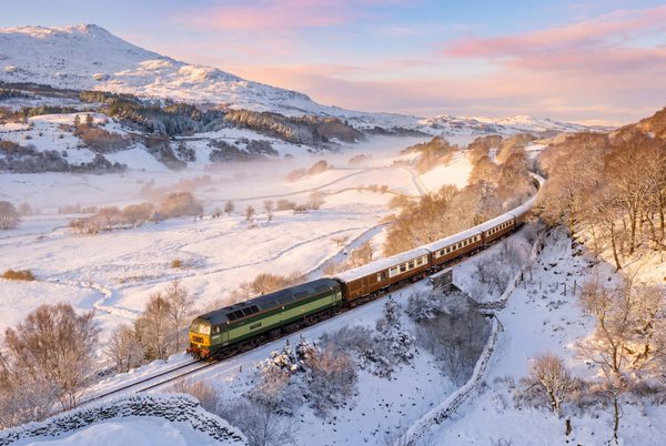 Statesman Rail - Edinburgh Christmas Statesman - travelling to Edinburgh